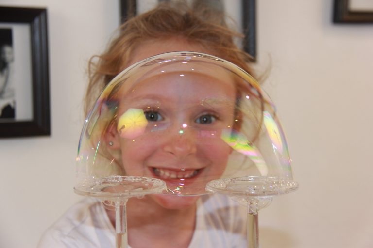 Cómo hacer burbujas de jabón mágicas?